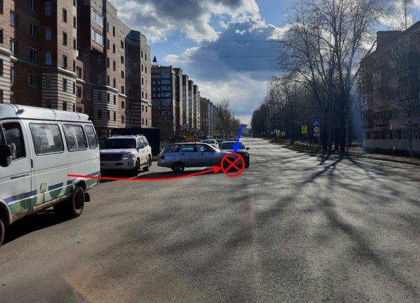 В столице Коми Volkswagen протаранил неудачно выехавший со двора ВАЗ