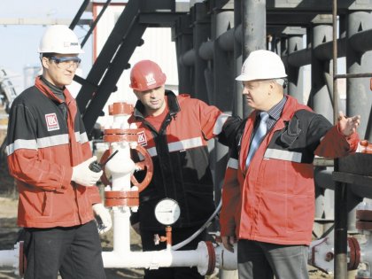 нефтяники Харьягинского месторождения.jpg