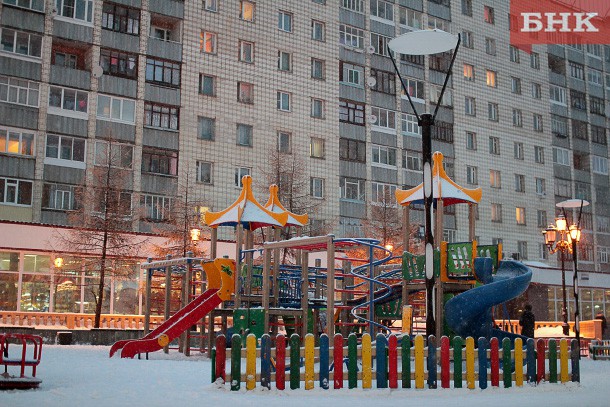 Народный корреспондент: «Детская площадка в центре Сыктывкара небезопасна»