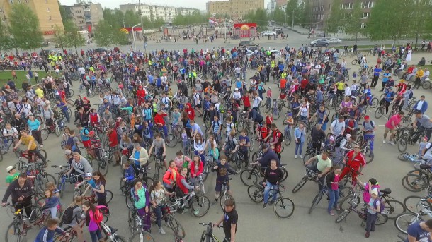 Участники ухтинской «Велоночи»  сделали самое массовое в Коми селфи 