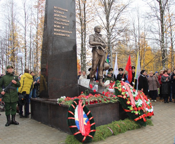 В Печоре открыли памятник ветеранам боевых действий