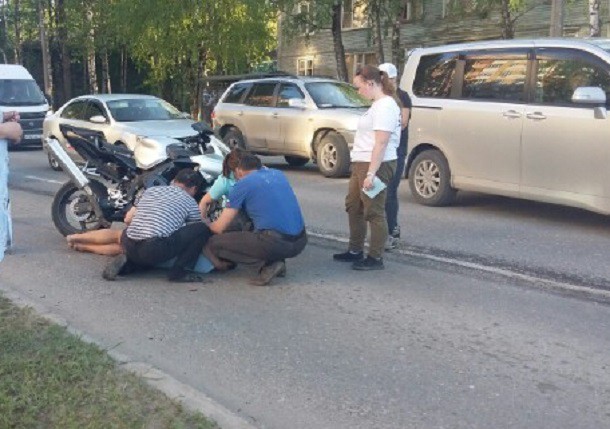 В Сыктывкаре в ДТП серьезно пострадал водитель мотоцикла