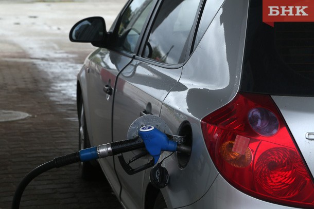 Россияне стали меньше пользоваться автомобилями из-за дорогого бензина