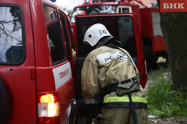 В Печоре за сутки огонь уничтожил два строения