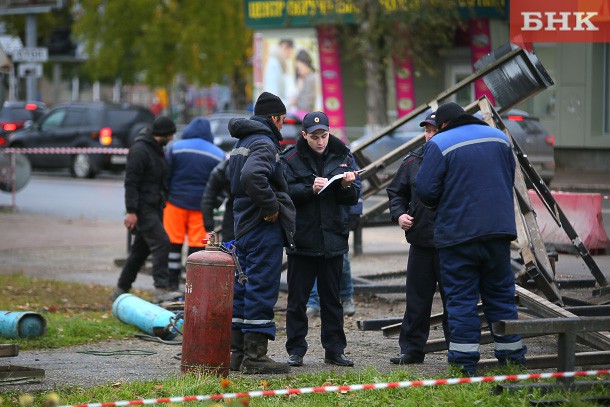 Автобусную остановку в центре Сыктывкара демонтируют под контролем полиции