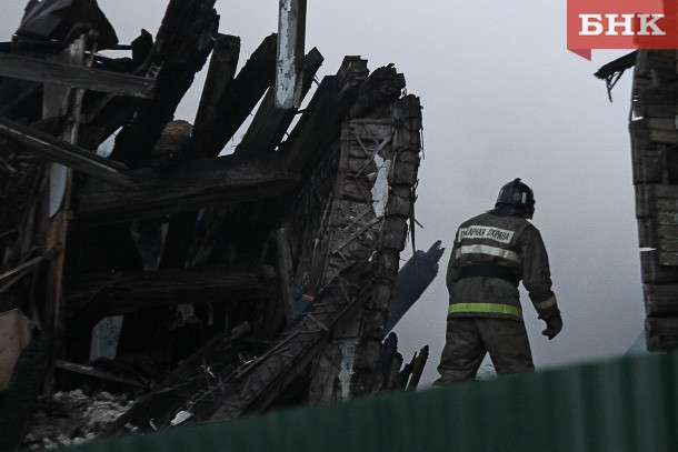В Усть-Куломском районе пожарные 4 часа тушили частный дом 