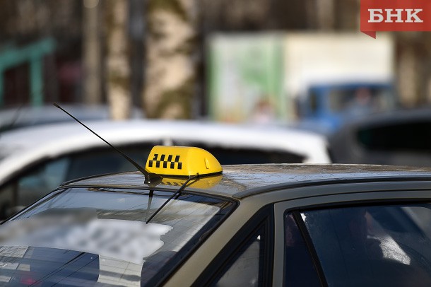 Две трети россиян регулярно пользуются такси