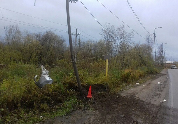 В Печоре пенсионер на иномарке наехал на опору ЛЭП