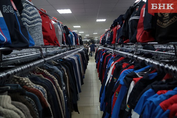 Жители Коми сэкономили на одежде в холодное лето 