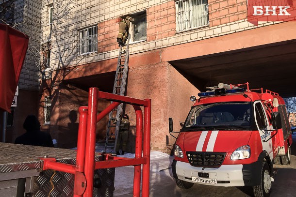 В Коми горели дом, гараж и баня