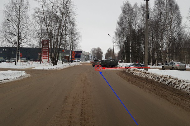 В Сыктывкаре пожилой водитель УАЗа не уступил девушке на Hyundai