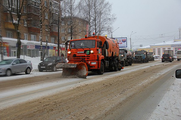 В Сыктывкаре устраняют последствия снегопада