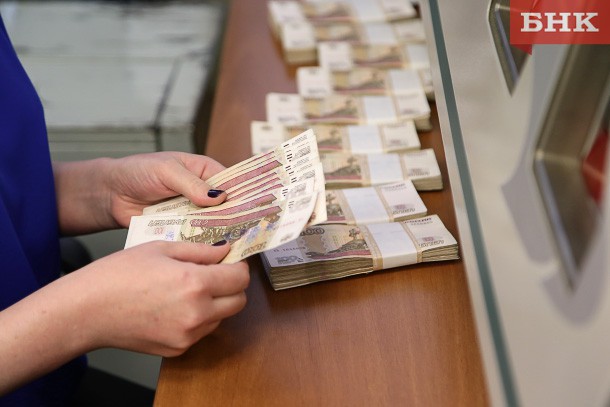 В России на 850 рублей повысят МРОТ