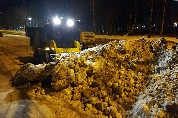 В праздники с улиц Сыктывкара вывезли 19 тысяч кубометров снега