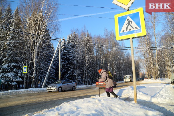 В двух городах Коми под колеса иномарок попали две женщины