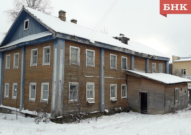 Независимые эксперты обследуют ветхий дом в Койгородке