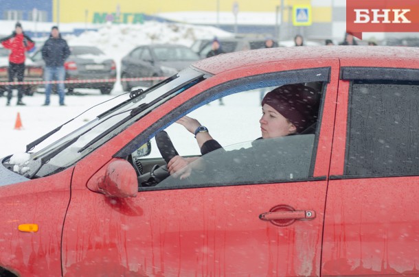 Сыктывкарки посоревновались за титул «Автоледи 2020»