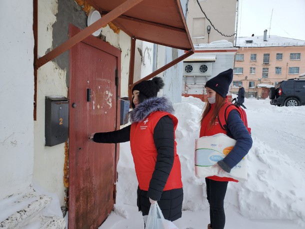 В Воркуте волонтеры оказывают помощь самоизолированным горожанам