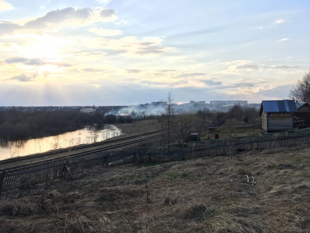 В Сыктывкаре неосторожное обращение с огнем дважды привело к палу сухой травы