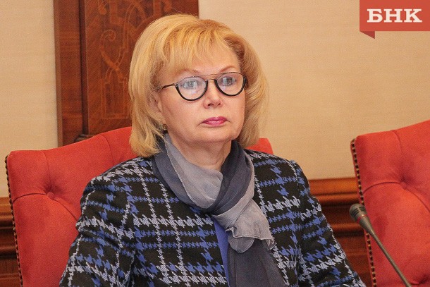 В кабинете мэра Инты Ларисы Титовец проводят следственные действия