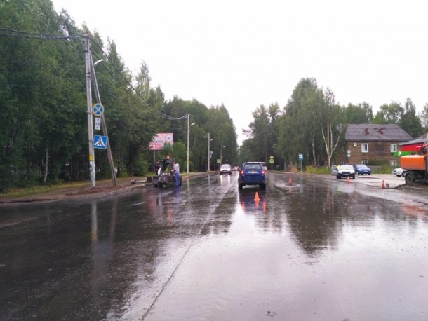 В Сыктывкаре возле больничного городка иномарка сбила коляску с ребенком