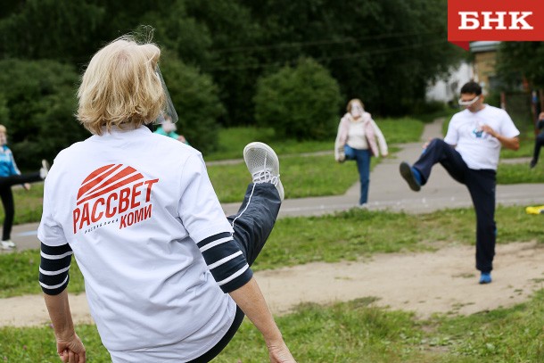 В сыктывкарских дворах стартовала программа бесплатных тренировок с известными спортсменами