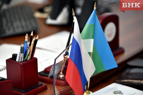 В Коми увеличат расходы на зарплаты муниципальным депутатам и служащим