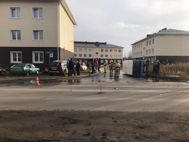 В Печоре после столкновения на «встречке» опрокинулась иномарка