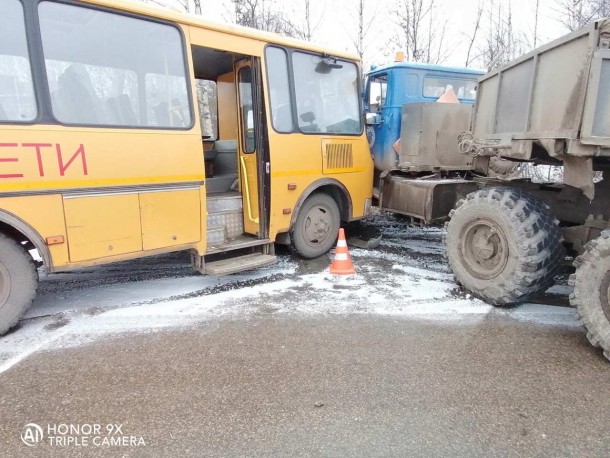 В Сосногорске по факту ДТП с участием школьного автобуса организована проверка