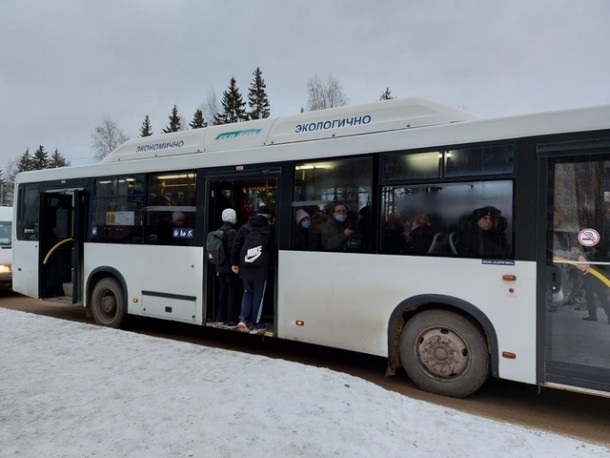 Мэрия Сыктывкара назвала автобусы, в которые невозможно попасть утром