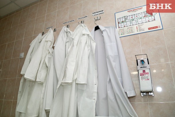 В сыктывкарском ковидном центре объяснили, могут ли пожилые врачи лечить больных коронавирусом