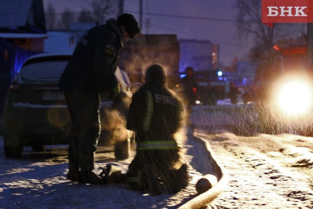  На пожаре в Сыктывкаре спасли пять человек