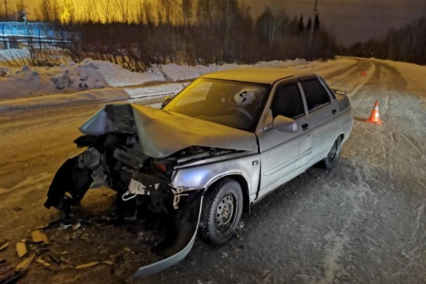 В Сосногорске водитель ВАЗа догнал «Урал» и получил перелом черепа
