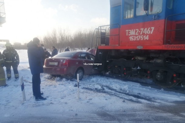 В Воркуте Chevrolet попал под тепловоз