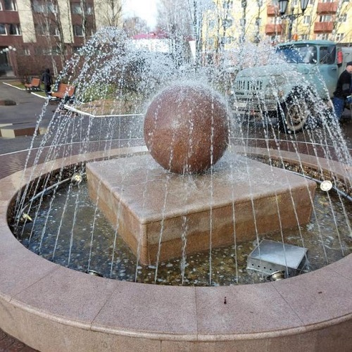 Возле Стефановской площади в Сыктывкаре запустили фонтаны