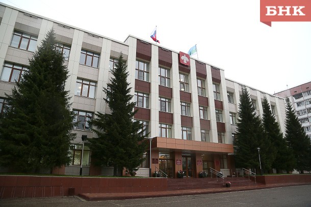 Владимир Уйба взял на контроль ситуацию, связанную с разливом нефти на территории НАО