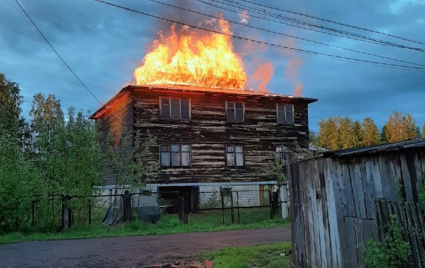 В вуктыльском селе сгорел двухэтажный дом