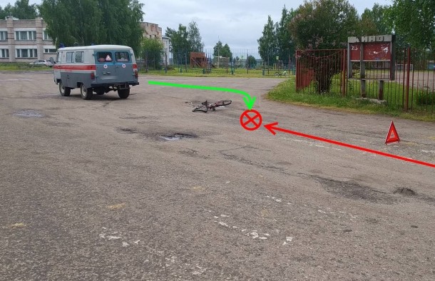 В Усть-Вымском районе велосипедист попал под колеса машины скорой помощи