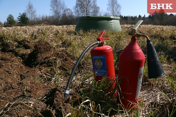 В Усинске два человека получили ожоги при возгорании бульдозера