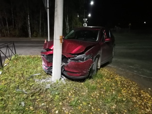 В Сосногорске пьяный водитель устроил ДТП с иномаркой и ЛЭП