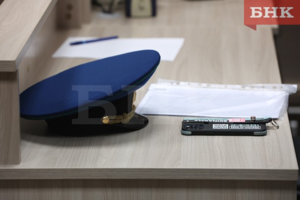 Бывшего полицейского в Коми наказали за разглашение гостайны