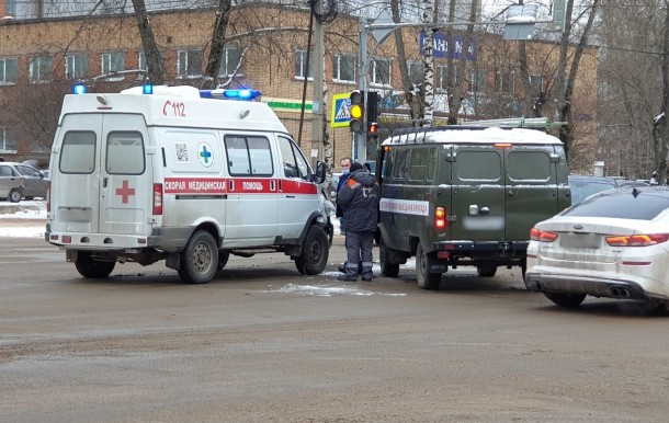 В центре Сыктывкара скорая попала в ДТП