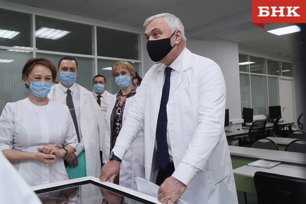 Владимир Уйба объяснил жителям Коми, зачем превращать медиков в предпринимателей