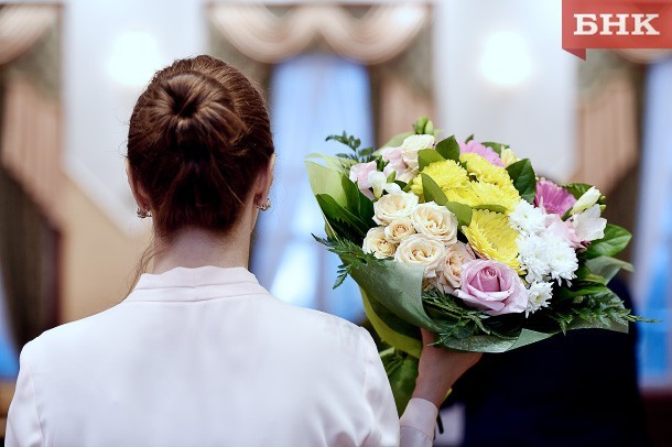 Вуктылец сказал жене, что цветы не для нее, и получил бутылкой по голове