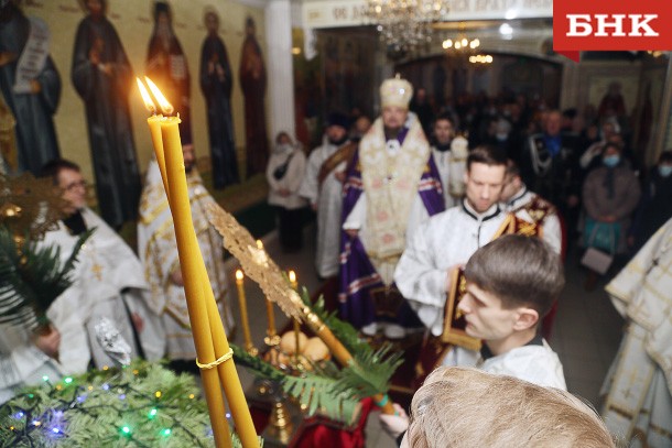 Жителям Коми напомнили правила поведения в сочельник и Рождество