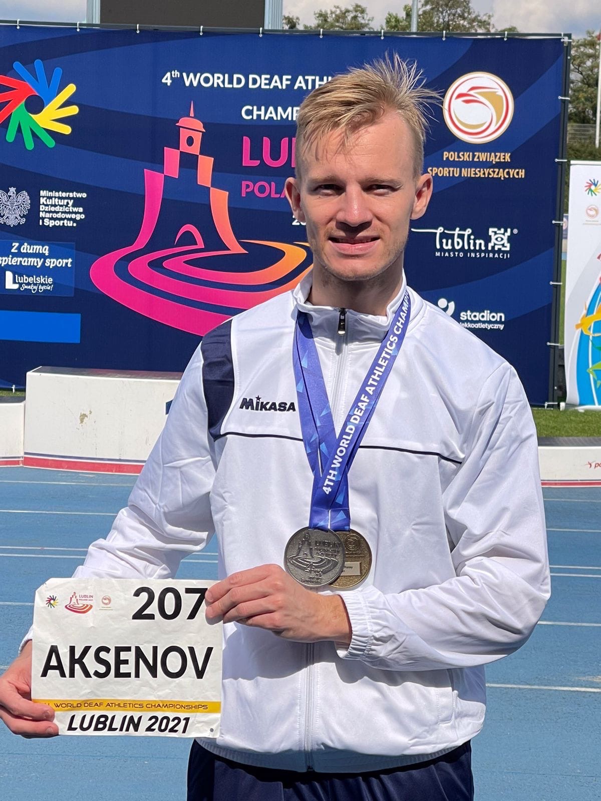 LF2VT8AqmfE.jpg LF2VT8AqmfE.jpg