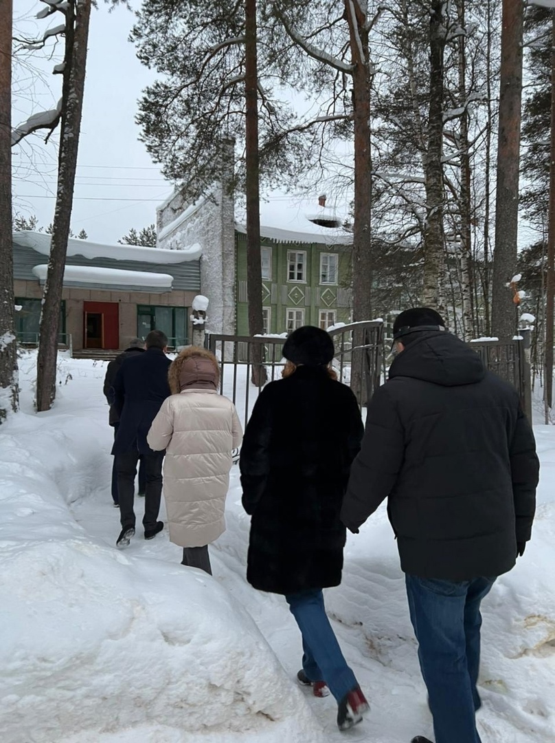 
В Минздраве Коми нашли два варианта для решения проблемы с амбулаторией в Максаковке