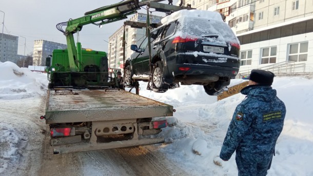 Приставы Сыктывкара арестовали у должника Mitsubishi Pajero