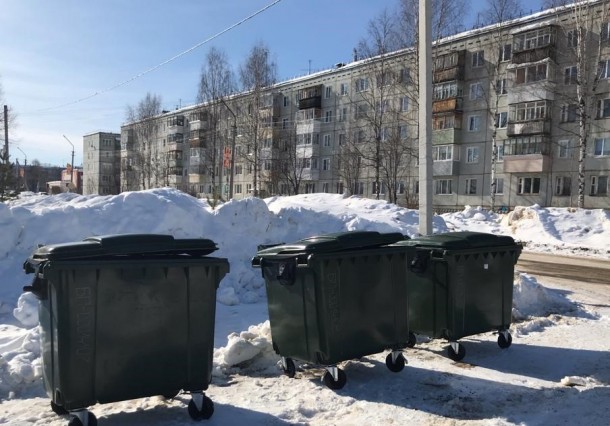 Региональный оператор Севера передает в Усть-Вымский район евроконтейнеры для ТКО