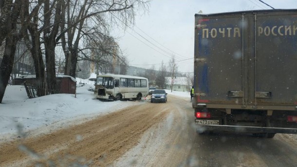 В Сыктывкаре автобус попал в ДТП